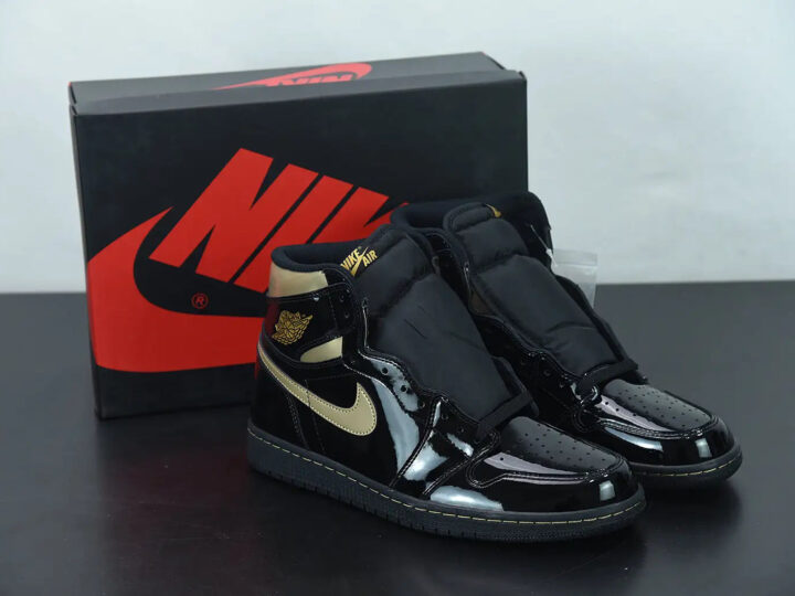 Nike Air Jordan 1 High “Black Metallic Gold“